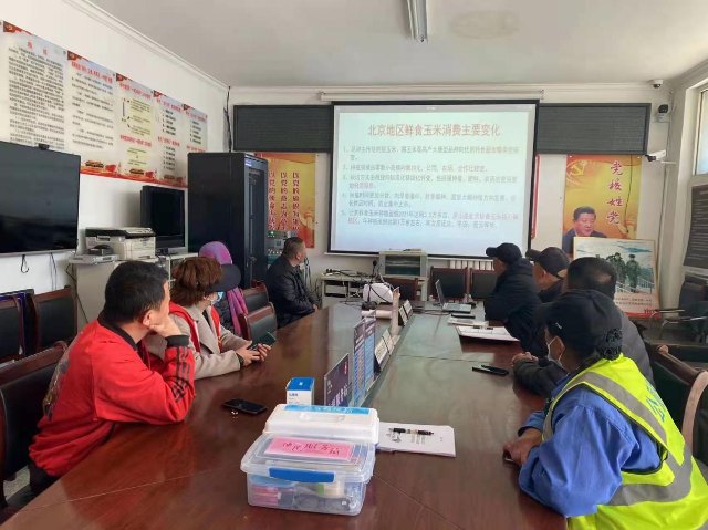 中心对接帮扶集体经济薄弱村举办鲜食玉米种植技术培训